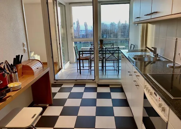 Your Bright And Spacious Apartment By The Lake