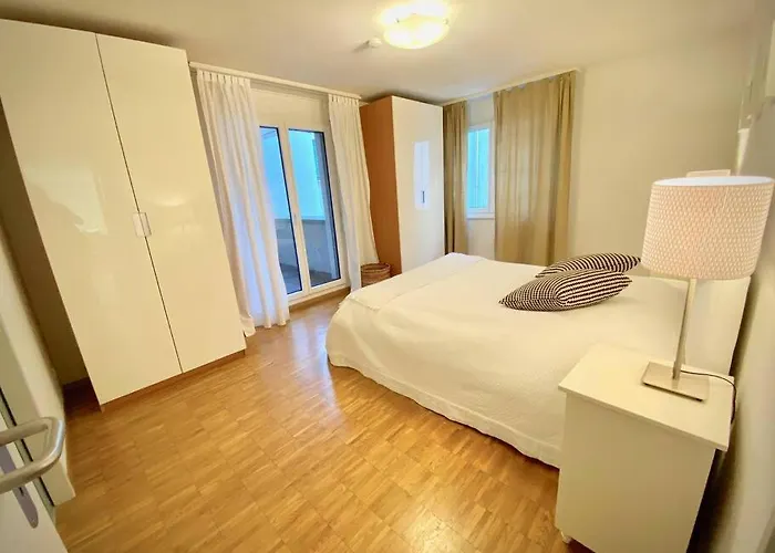 Your Bright And Spacious Apartment By The Lake