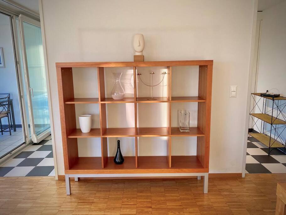 Your Bright And Spacious By The Apartment *
