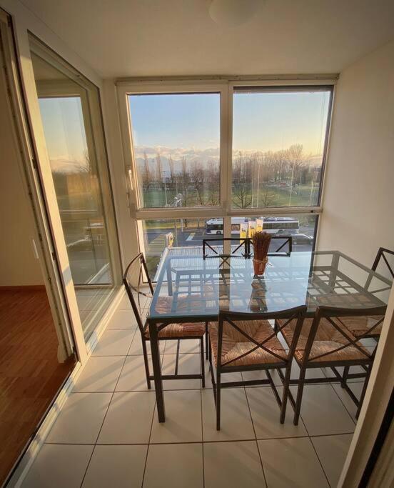 Apartment Your Bright And Spacious By The Lausanne