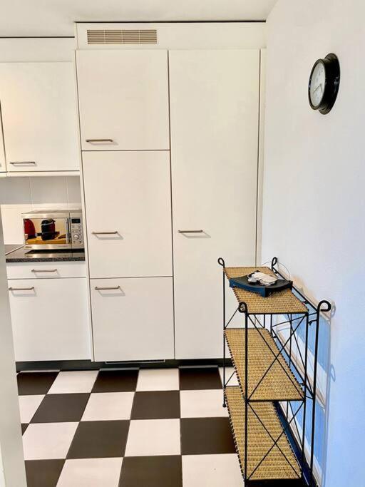 Your Bright And Spacious By The Apartment *